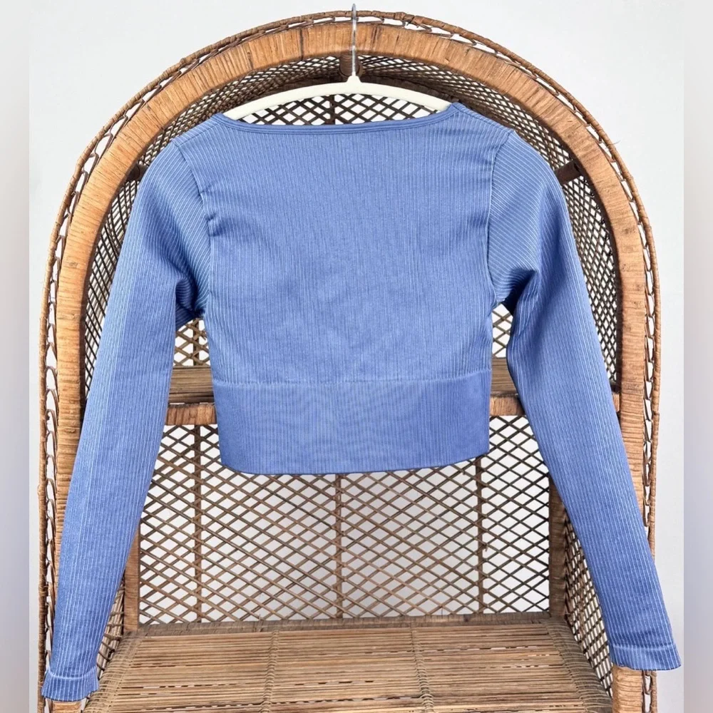 Aerie Offline Sidewalk Seamless Long Sleeve Cropped Blue Top Crewneck Small - Picture 4 of 5